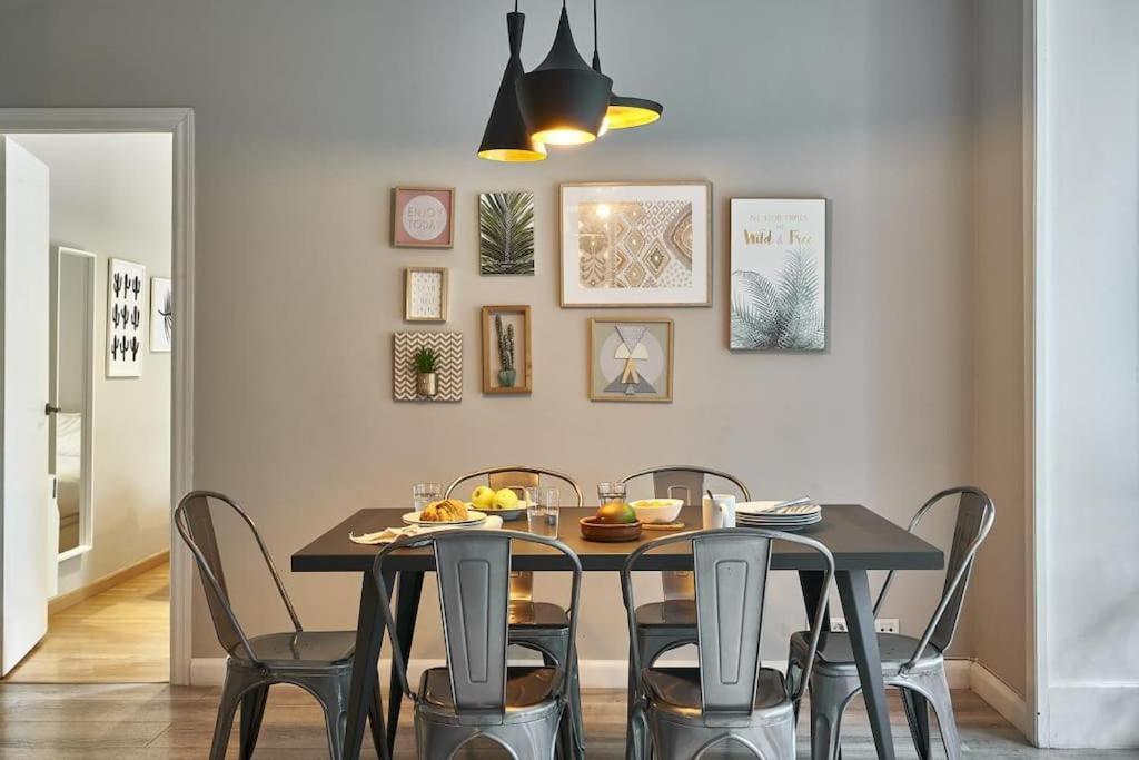 Magnificent 4 Bedroom Apartment In Eixample Barcelona Kültér fotó