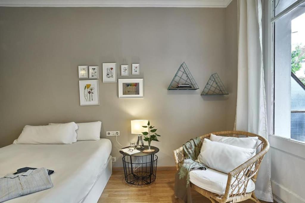 Magnificent 4 Bedroom Apartment In Eixample Barcelona Kültér fotó