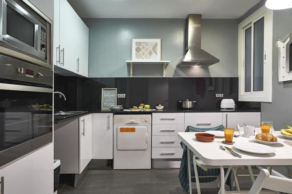 Magnificent 4 Bedroom Apartment In Eixample Barcelona Kültér fotó