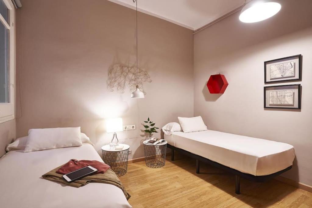 Magnificent 4 Bedroom Apartment In Eixample Barcelona Kültér fotó