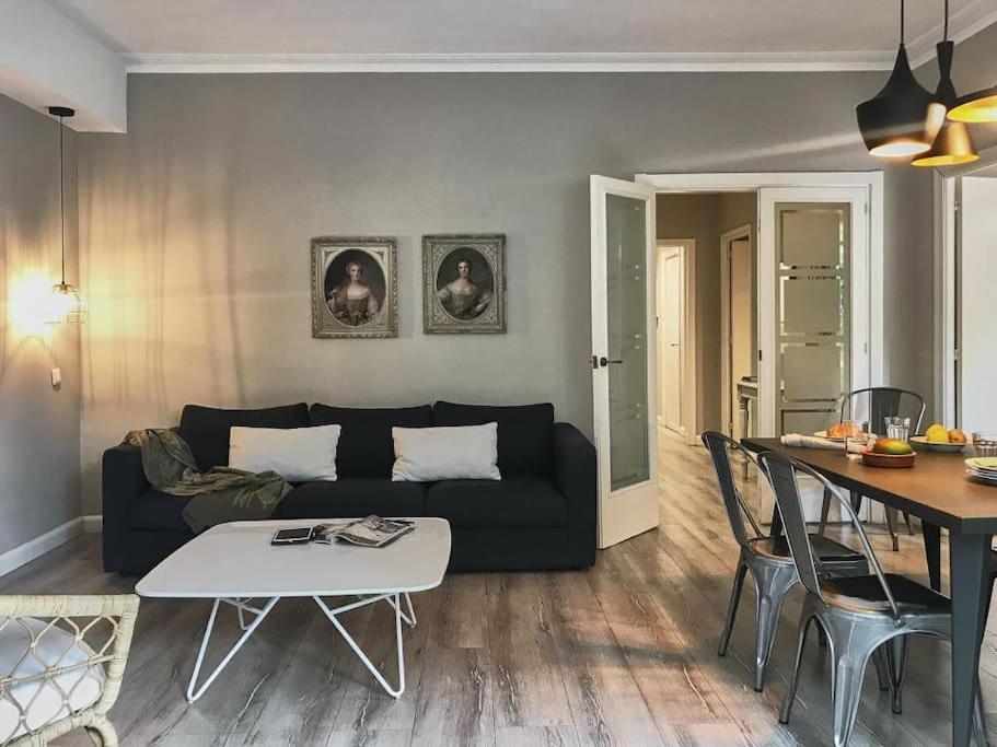 Magnificent 4 Bedroom Apartment In Eixample Barcelona Kültér fotó
